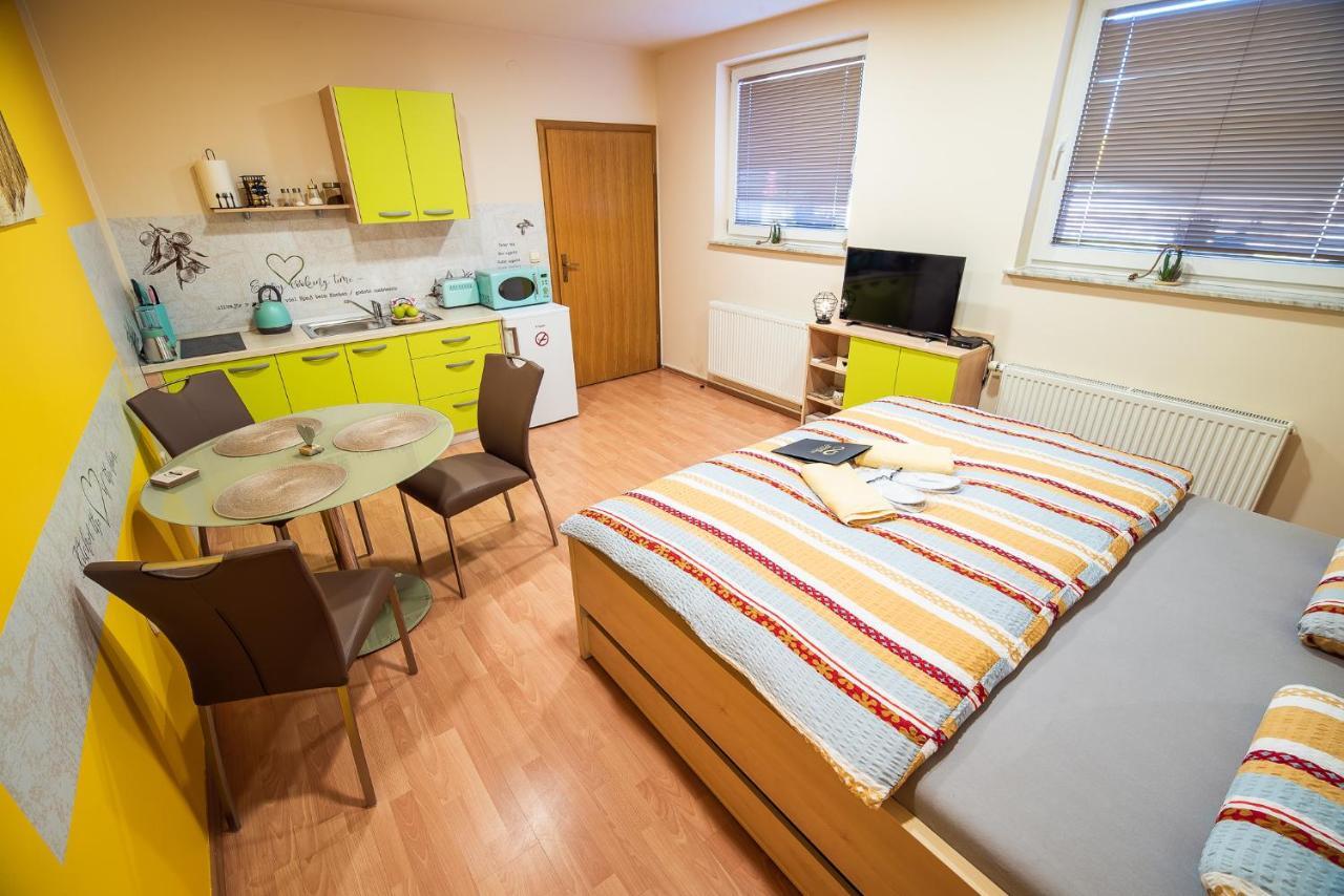 Lux Living Apartments Budic Near Terme Catez Брежице Экстерьер фото